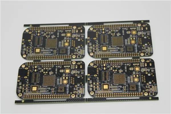 PCB工場におけるPCB配線幅変更による信号への影響