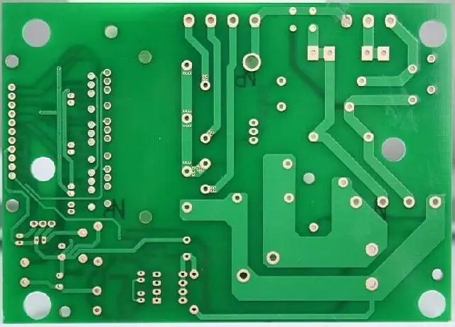 ポータブル インテリジェント ドライバにより、PCB レイアウトが整然とします