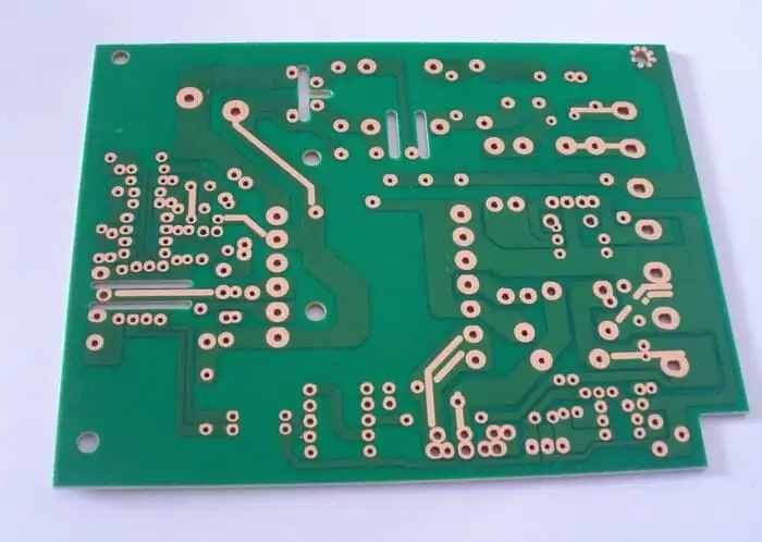 PCB 内の電源、データ、および周辺機器の配線トポロジーの共有